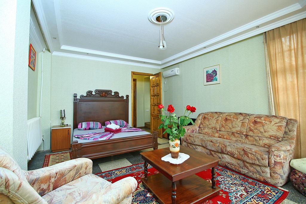 Babilina Hotell Tbilisi Eksteriør bilde